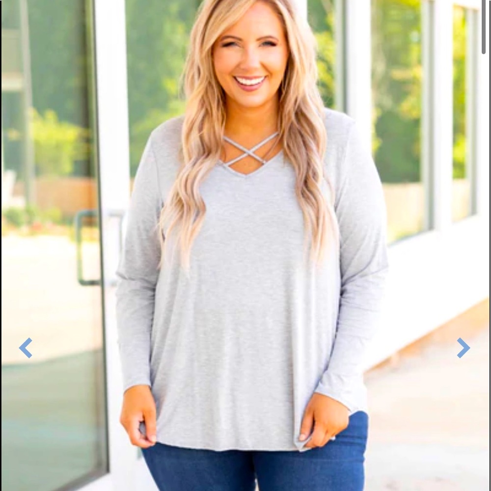Trendy light grey tee.